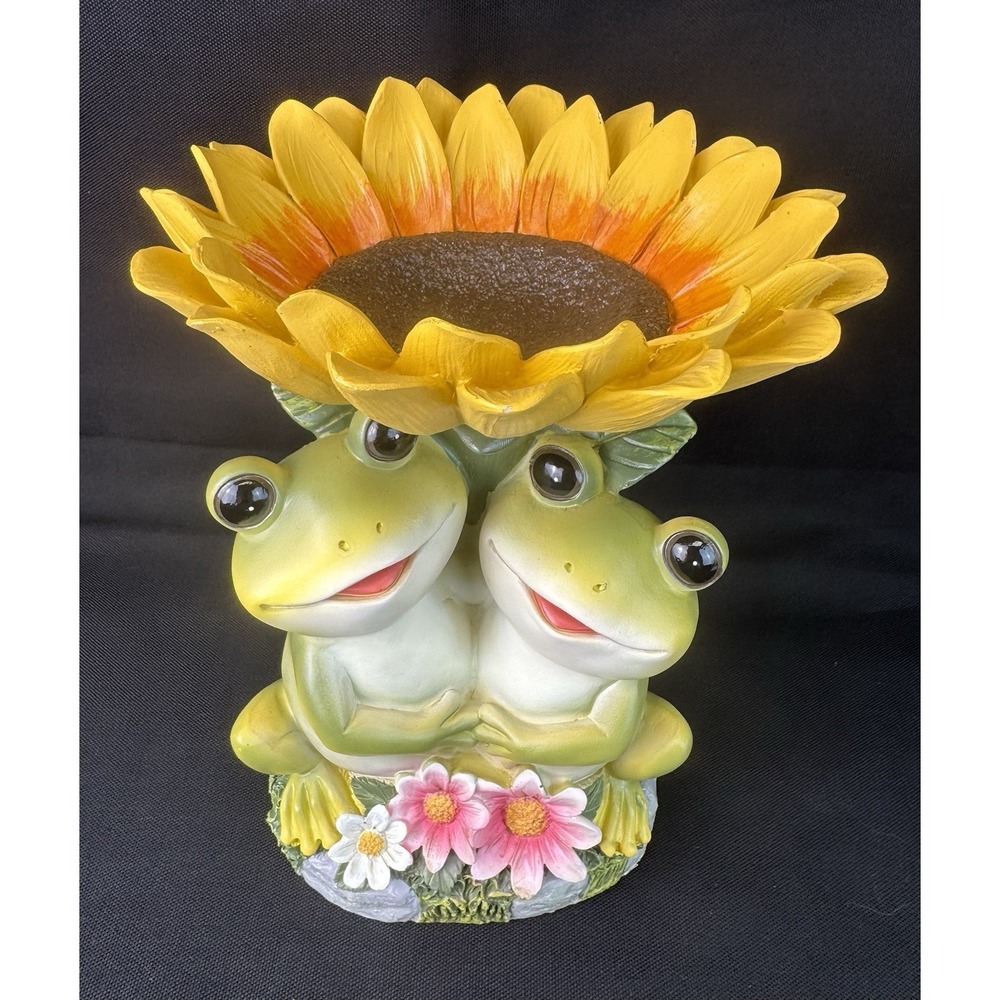 Decorative Whimsical Frogs Under Sunflower Statue/Decor/Small Birdfeeder